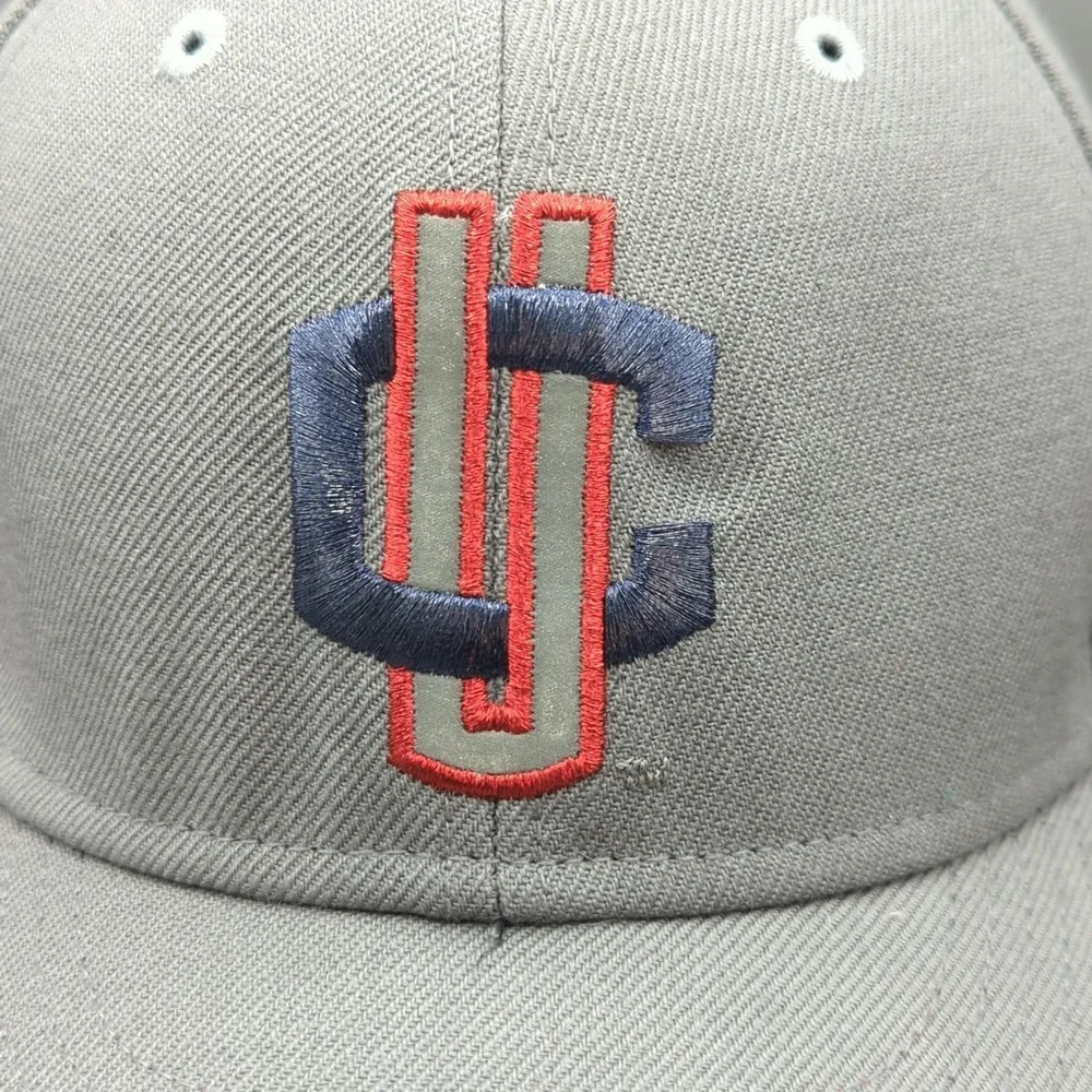 Nike True UCONN Huskies Snapback Gray Hat Cap OSFM Adjustable